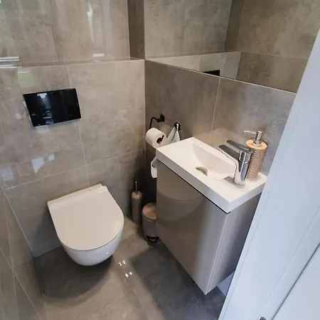 Aroma Caloroczny Prywatny Dom Na Zamknietym Osiedlu. *