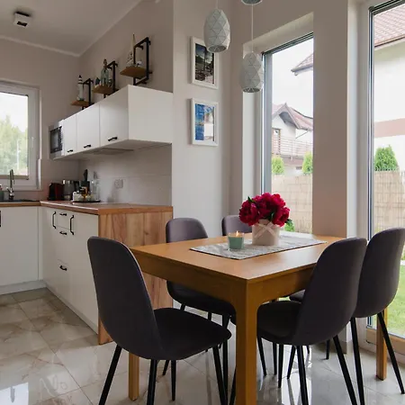 Aroma Caloroczny Prywatny Dom Na Zamknietym Osiedlu. 別荘 デンプキ