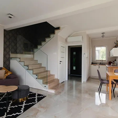 Aroma Caloroczny Prywatny Dom Na Zamknietym Osiedlu. 別荘 *