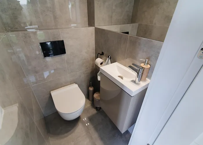 Aroma Caloroczny Prywatny Dom Na Zamknietym Osiedlu. *