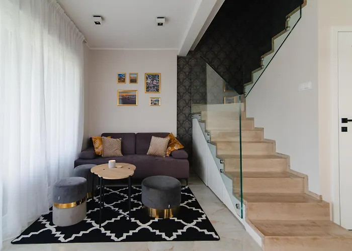 Semesterbostad Aroma Caloroczny Prywatny Dom Na Zamknietym Osiedlu.